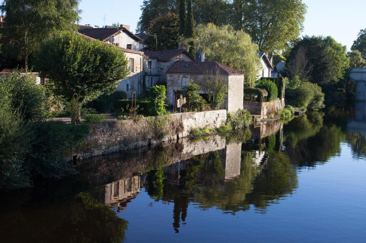 Pont Vieux Chambres D'Hotes Confolens Exterior photo